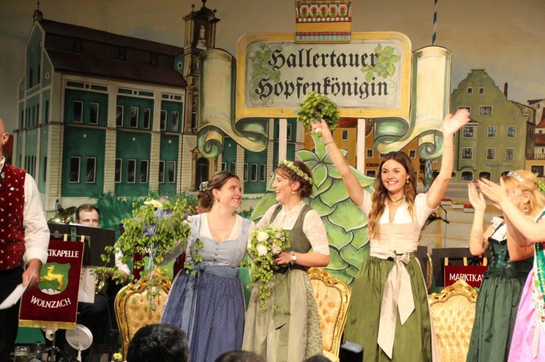 Hallertauer Dreigestirn 2024-2025 Hallertauer Dreigestirn 2024-2025